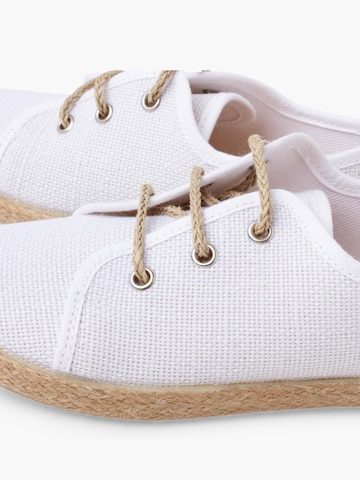 Scarpa bassa di Pisamonas in bianco