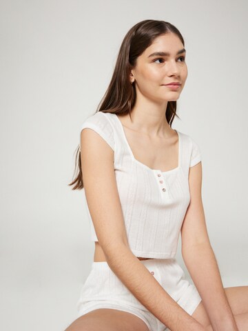 Pyjama 'Spring Showers ' florence by mills exclusive for ABOUT YOU en blanc