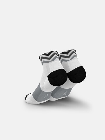 INCYLENCE Athletic Socks 'WAVES SHORT' in White