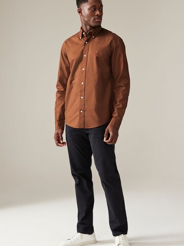 Next - Ajuste regular Camisa en marrón