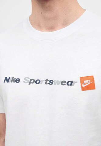 Nike Sportswear - Camisa em branco