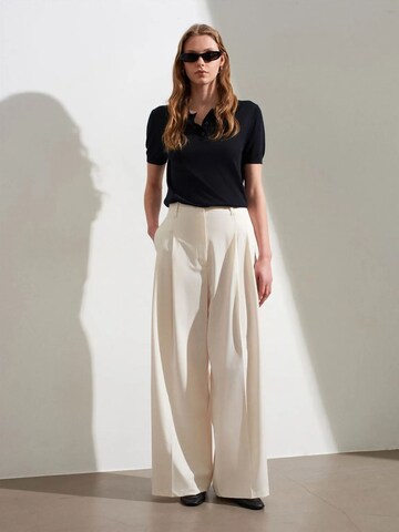 Dilvin Wide leg Pants in Beige: front
