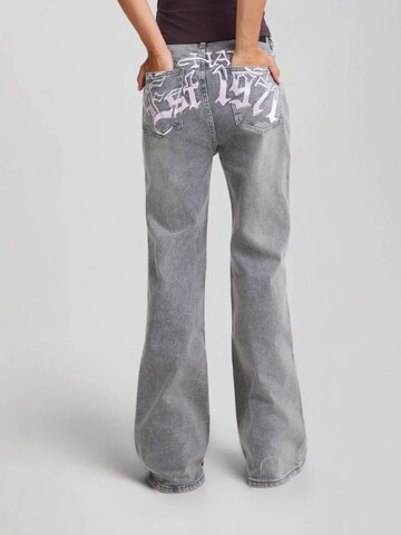 Ed Hardy Loosefit Jeans in Grau: Vorderseite