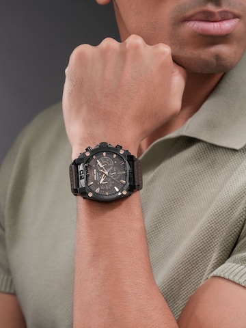POLICE Analoog horloge in Bruin: voorkant