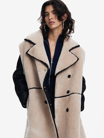 Desigual - Abrigo de invierno en marrón