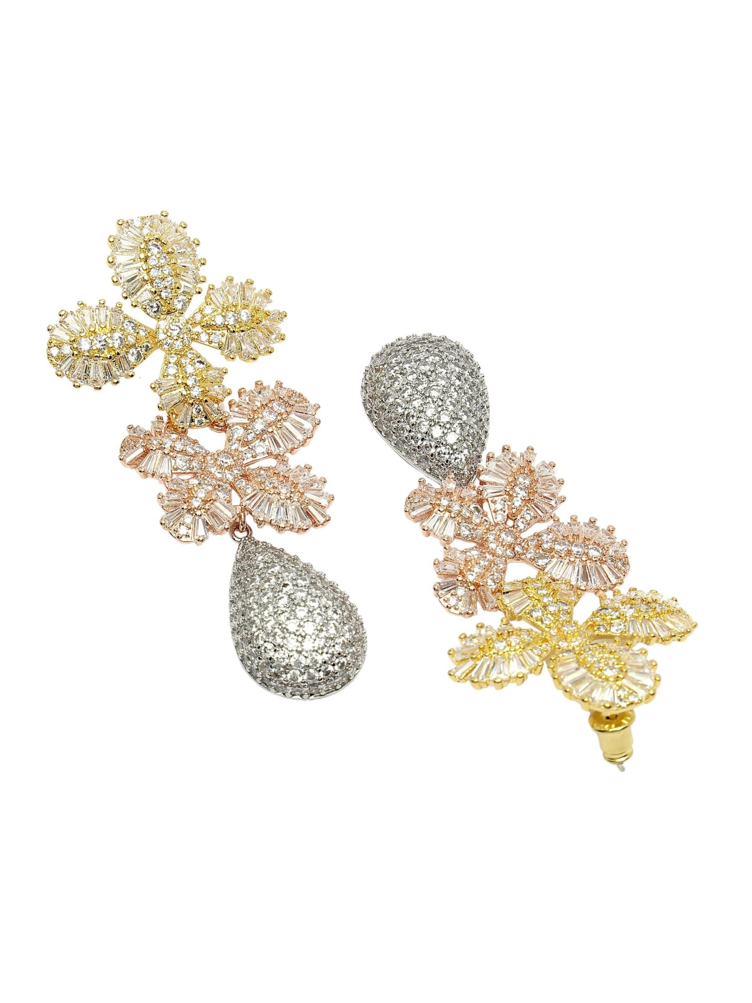 Boucles d'oreilles 'Helenasa' AVANT-GARDE PARIS en blanc