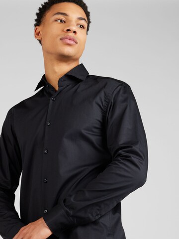 Coupe slim Chemise 'Kason' HUGO Red en noir