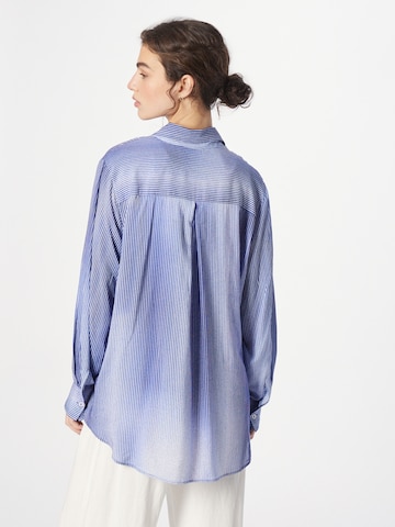 WEEKDAY Bluse in Blau