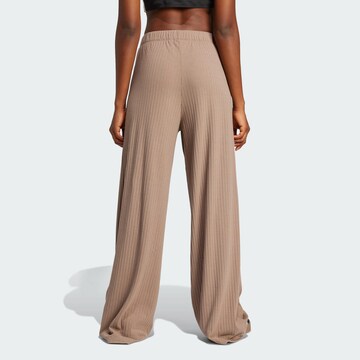 ADIDAS ORIGINALS Wide leg Broek 'Essentials' in Bruin