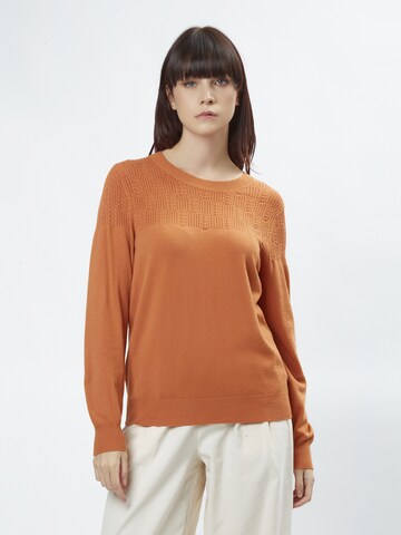 Pullover di Influencer in arancione: frontale