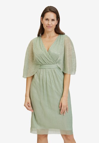 Robe de cocktail Vera Mont en vert : devant