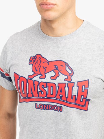 LONSDALE Футболка 'Melthey' в Серый
