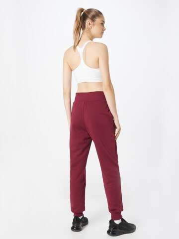 Nike Sportswear Tapered Broek in Rood