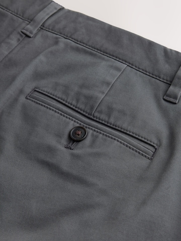 Largi Pantaloni eleganți de la Next pe gri