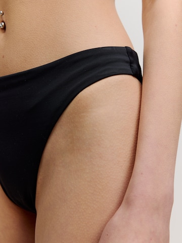 Pantaloncini per bikini 'Ike' di EDITED in nero