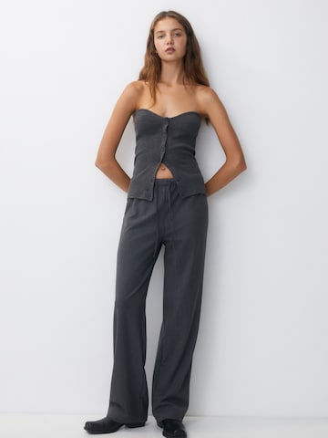 Pull&Bear Loose fit Trousers in Grey: front
