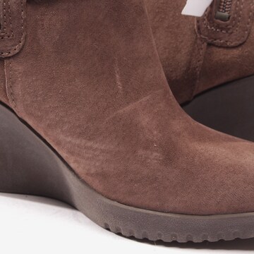 UGG Dress Boots in 36 in Brown