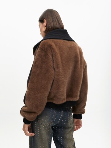 Lola CasademuntPrijelazna jakna - smeđa boja