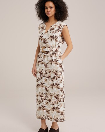 Rochie de la WE Fashion pe bej