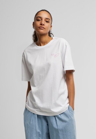 Miss Tee T- Shirt 'Embrace Every Moment' in Weiß