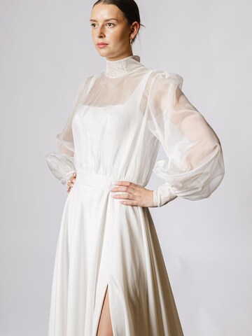 White Cherry Hamburg Blouse 'Bridal' in White: front