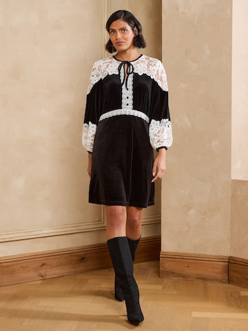 Rochie de la love & roses pe negru