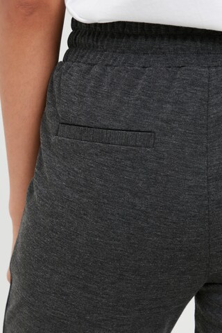 Tapered Pantaloni 'Kate' di ICHI in grigio