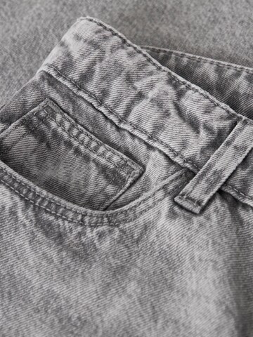 Regular Jean TWO SOON en gris