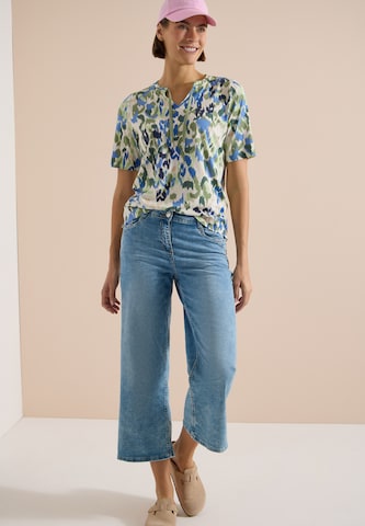 Tricou de la CECIL pe bej