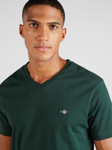 Tricou de la GANT pe verde