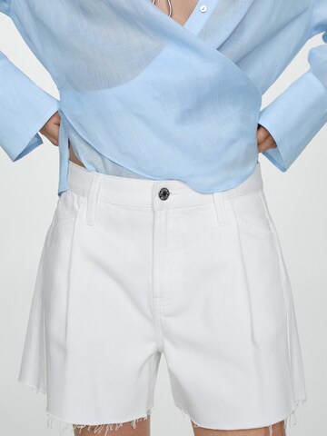 Regular Pantalon à pince 'Ibiza' MANGO en blanc