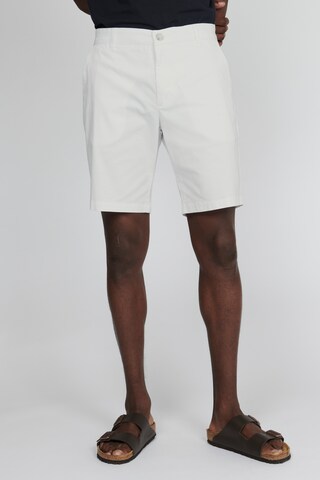 Regular Pantalon chino 'Thomas' Matinique en blanc : devant