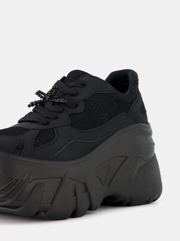 Bershka Sneaker in Schwarz