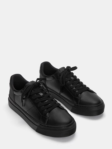 Sneaker bassa di Pull&Bear in nero