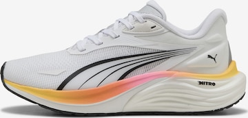 Chaussure de course 'Electrify Nitro™ 4' PUMA en blanc : devant
