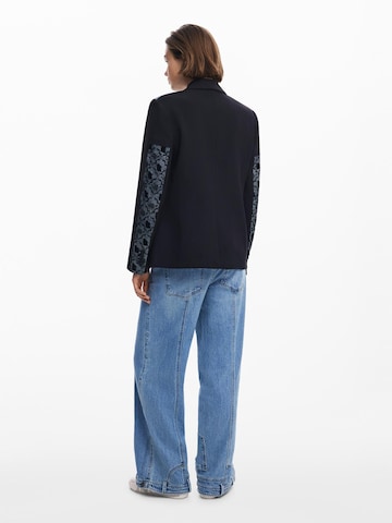 Sacou de la Desigual pe negru