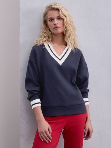Next Sweatshirt i blå: framsida