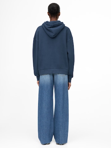Sweat-shirt Pull&Bear en bleu