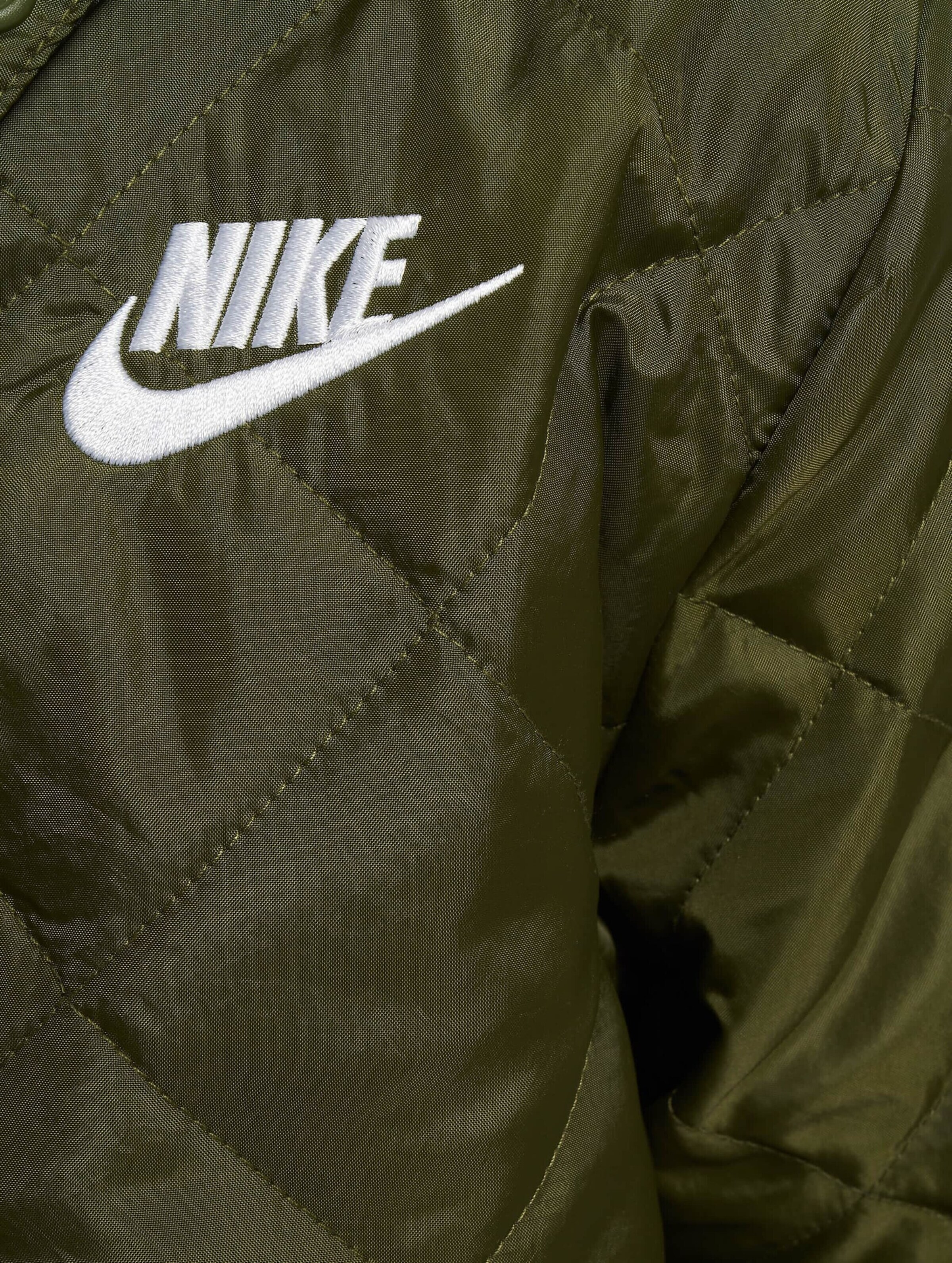 Nike Sportswear Jacke in Grün