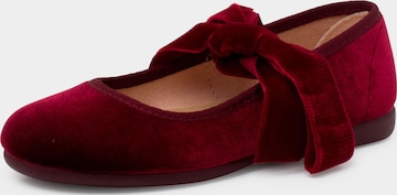 Ballerina di Pisamonas in rosso: frontale
