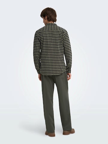 Coupe regular Chemise 'ONSGUDMUND' Only & Sons en noir