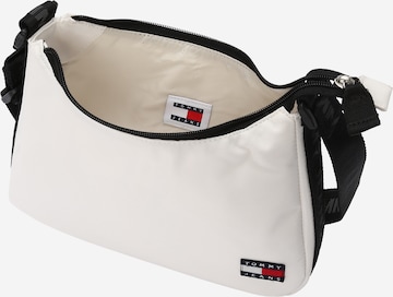 Tommy Jeans Skuldertaske 'Essential Daily' i hvid