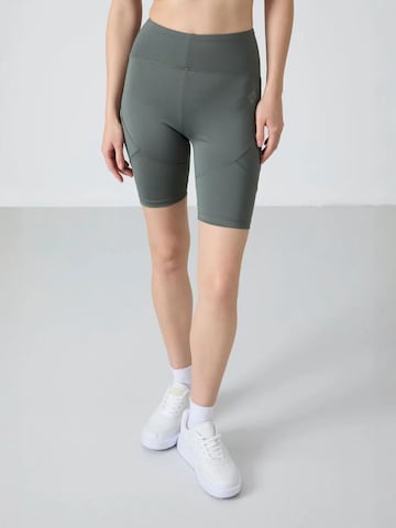 Tommy Life - Tapered Leggings 'Gamaschen' em verde: frente