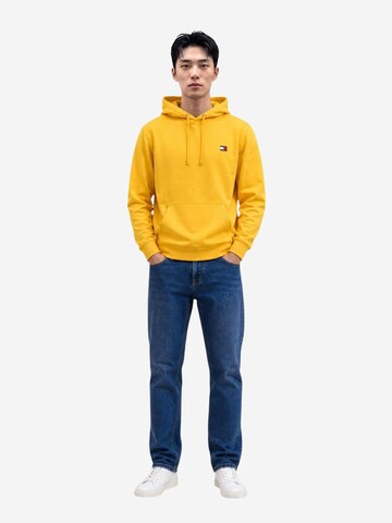 Sweat-shirt 'DM0DM23606' Tommy Jeans en jaune