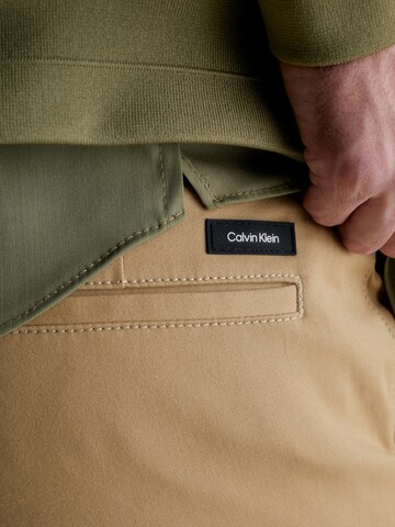 Coupe slim Pantalon chino Calvin Klein en beige