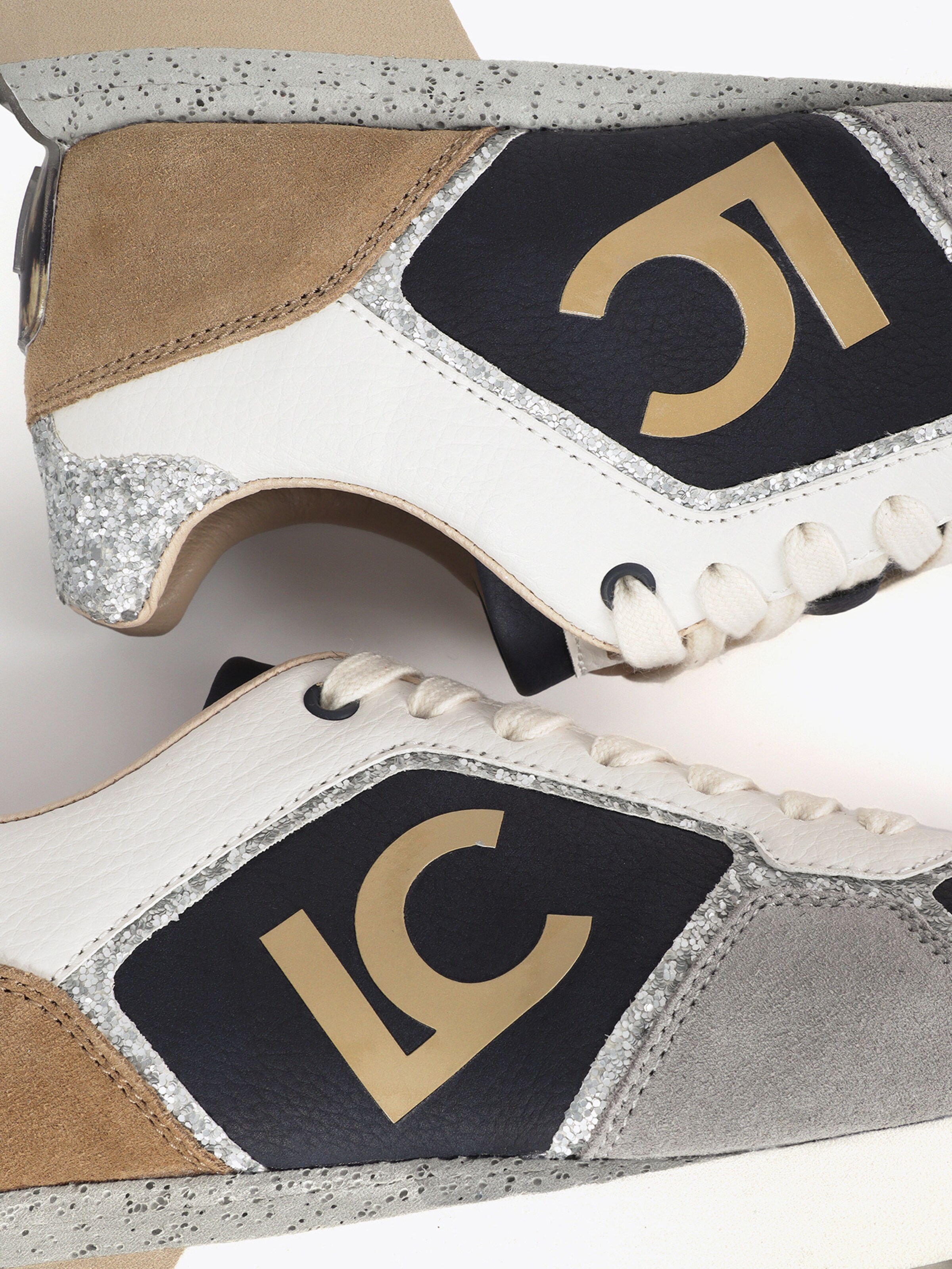 Baskets basses Lola Casademunt en beige