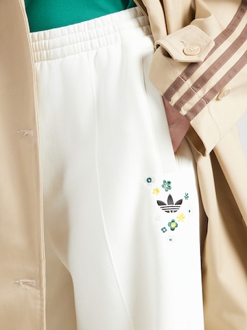 ADIDAS ORIGINALS Широкий Штаны 'ESS' в Белый