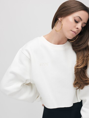 ABOUT YOU x VIAM Studio Sweatshirt 'BRITNEY' in White