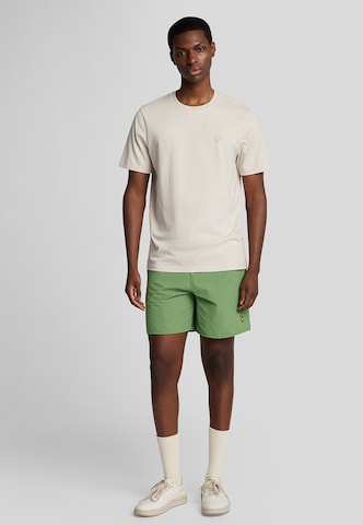 Loosefit Shorts de bain Lyle & Scott en vert