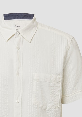 Coupe regular Chemise s.Oliver en blanc